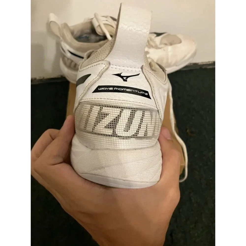 Mizuno Women's Wave Momentum 2 Volleyball Shoes Size 10 White Navy Blue with Box